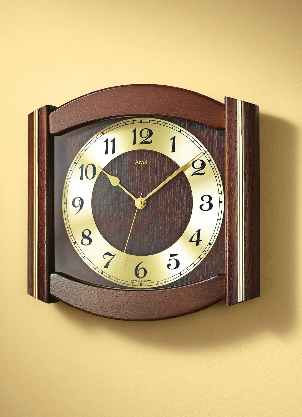 BADER Funk-Wanduhr aus massivem Holz