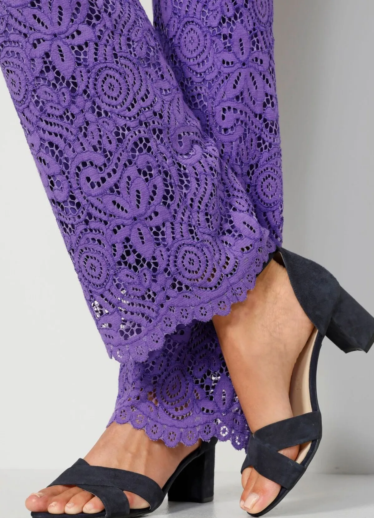 Damen BADER Hose aus floraler Spitze