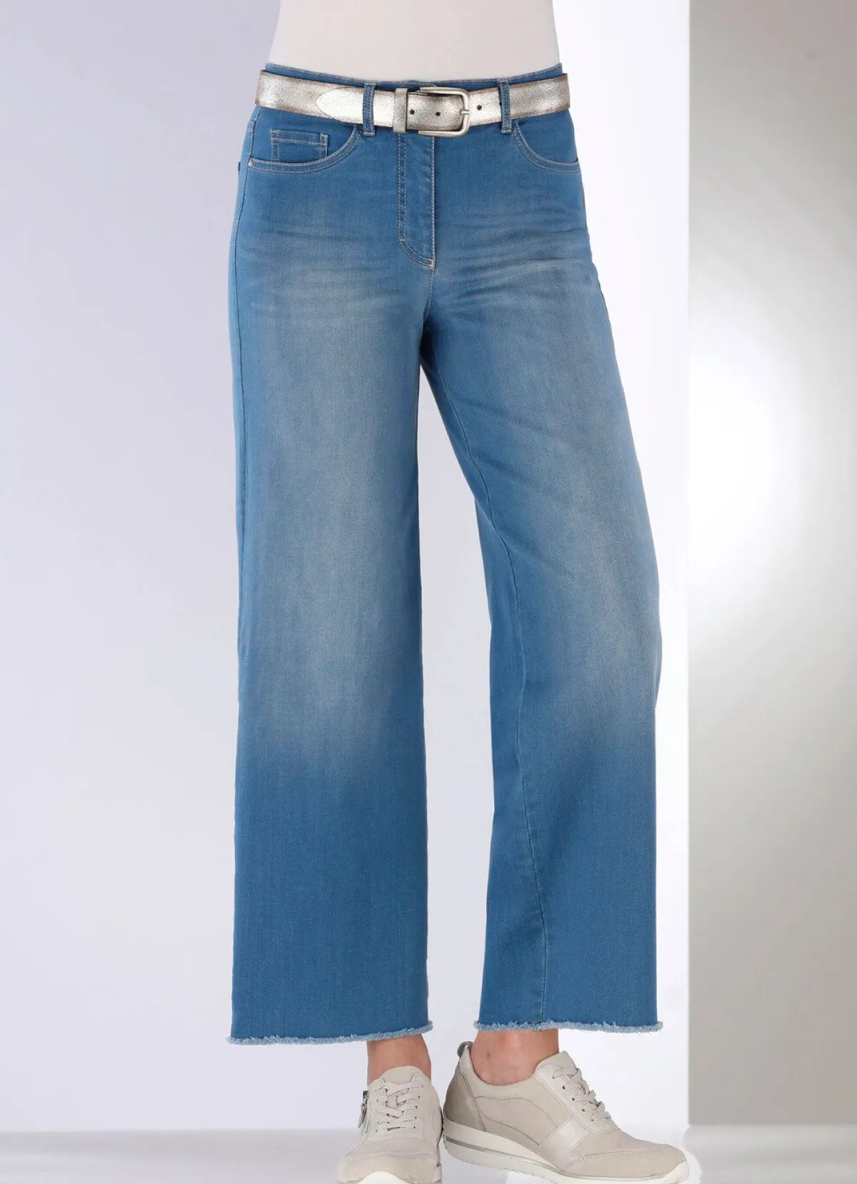 Damen COSMA Jeans mit modischer Beinweite