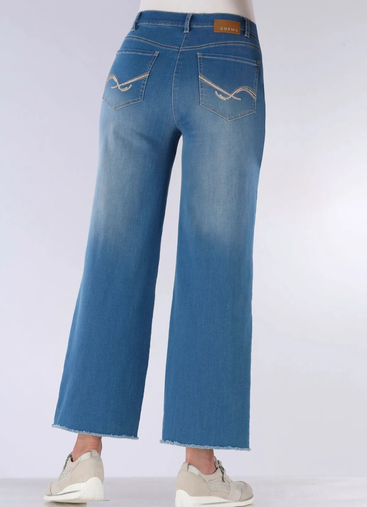 Damen COSMA Jeans mit modischer Beinweite