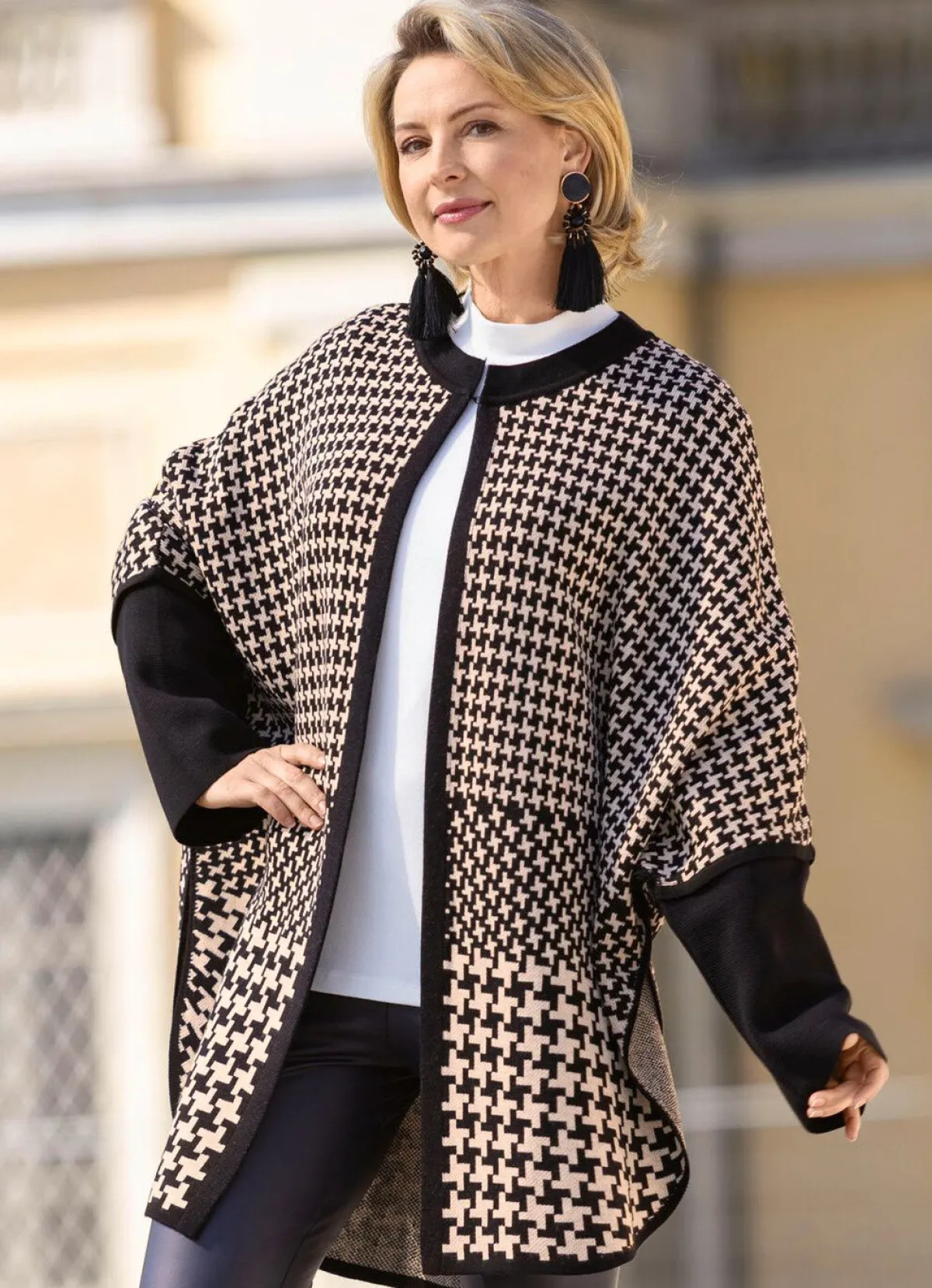 Damen laurakent Poncho in offener Form