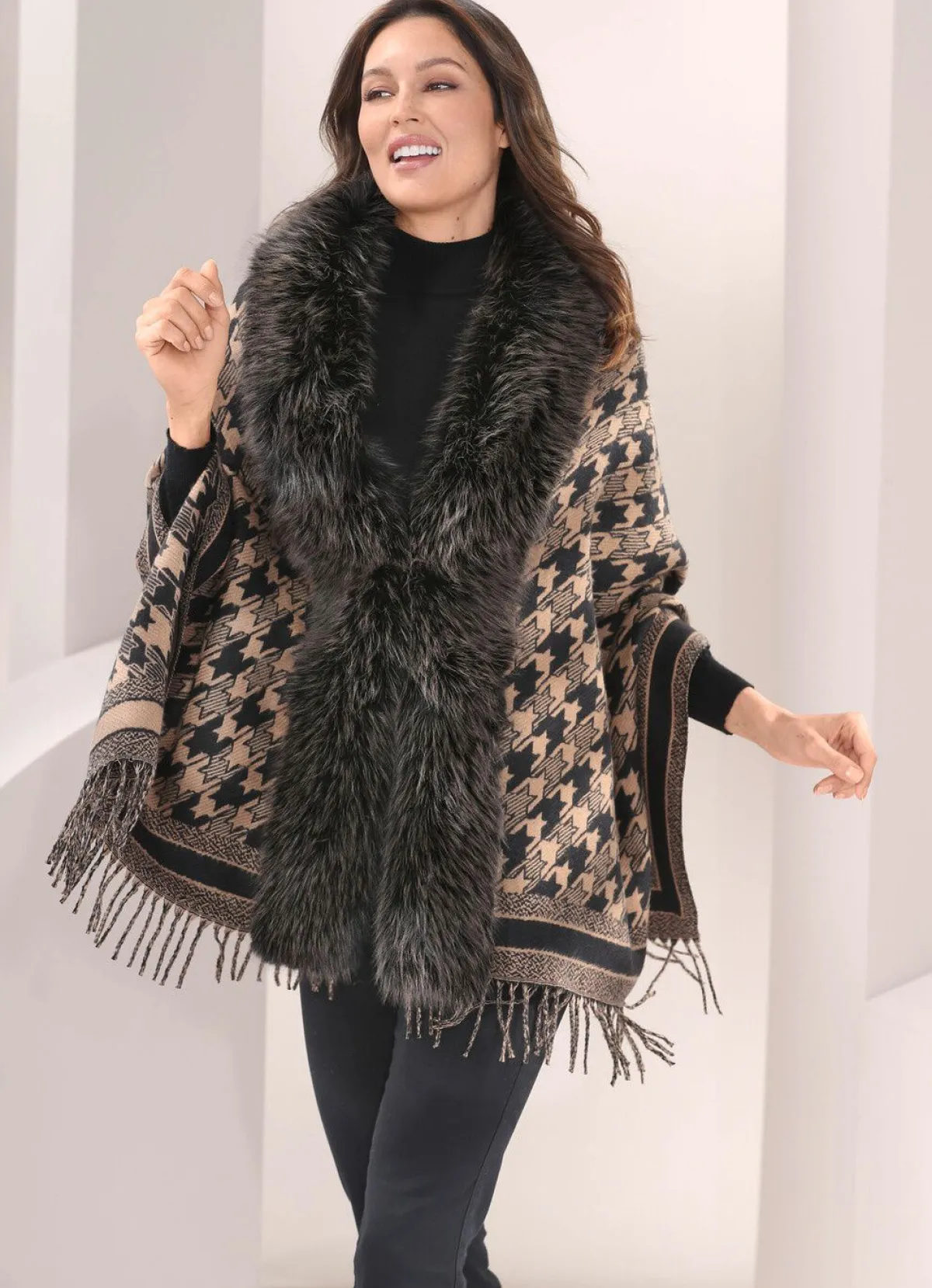 Damen BADER Poncho mit trendstarkem Hahnentritt-Dessin