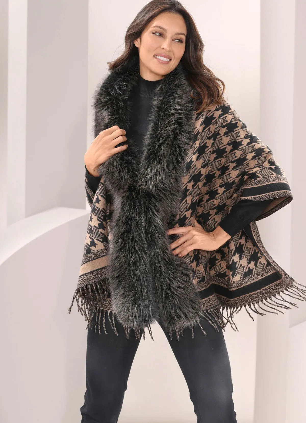 Damen BADER Poncho mit trendstarkem Hahnentritt-Dessin