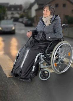 BADER Rollstuhl-Wärmesack hält trocken und warm bei Schmuddelwetter