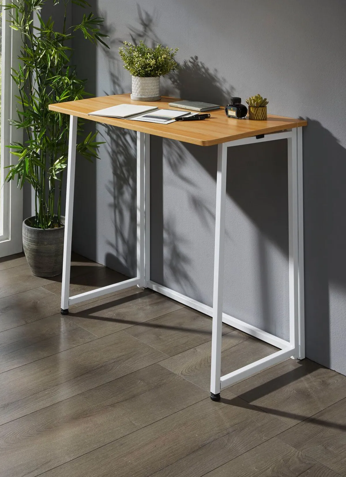 BADER Schreibtisch mit Gestell aus Metall