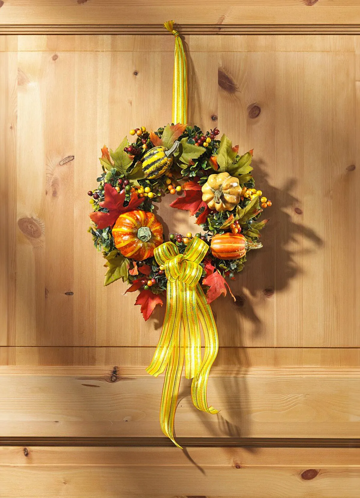 BADER Wandkranz mit bunten Blättern, Beeren und Kürbissen