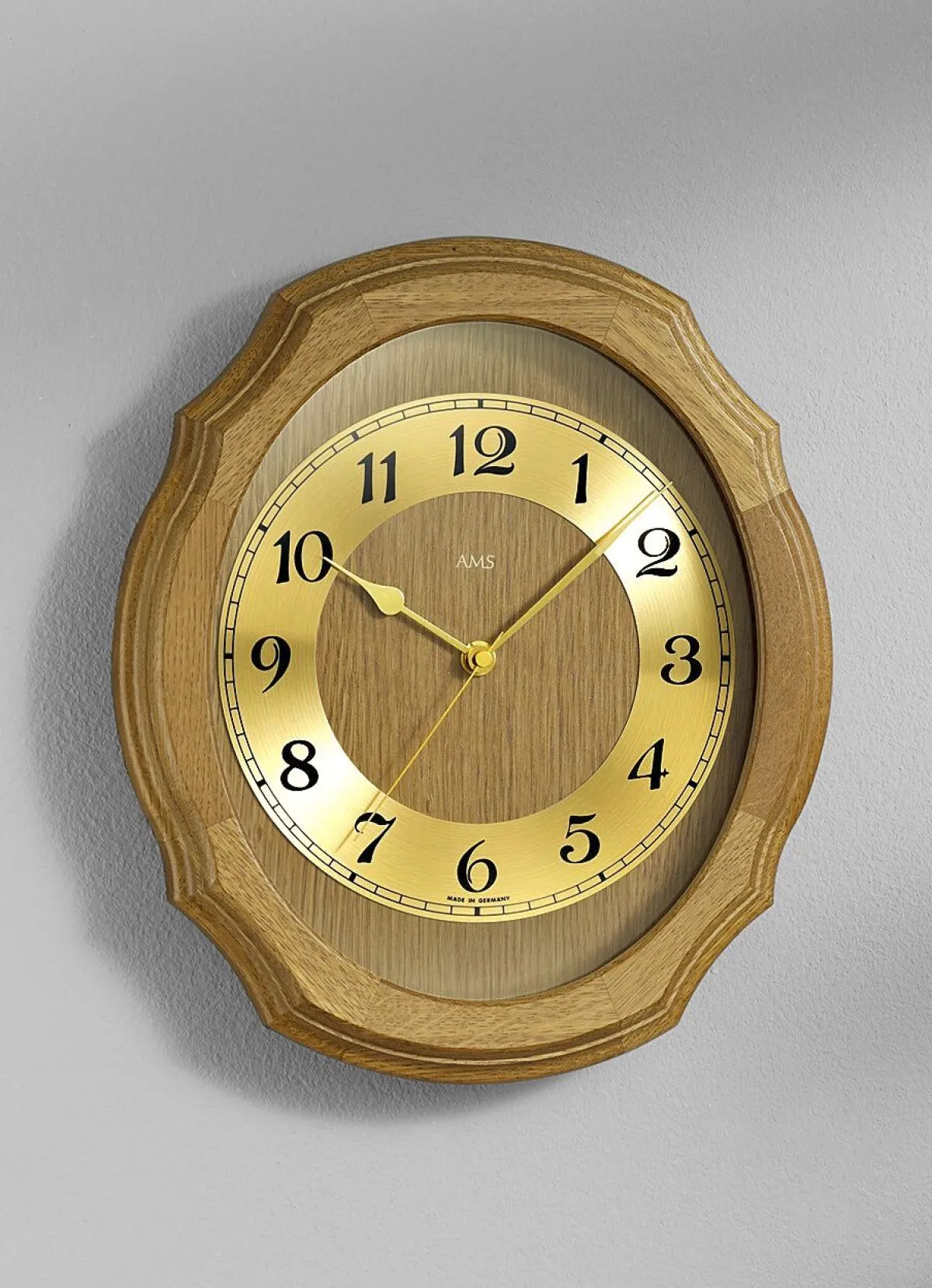 BADER Wanduhr mit Funkuhrwerk